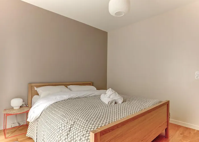 Le Tocqueville - * Versalles